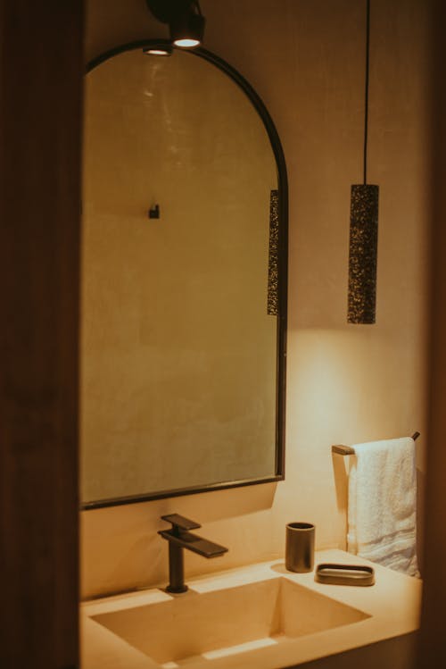 Kostenloses Stock Foto zu badezimmer, beleuchtet, hotel