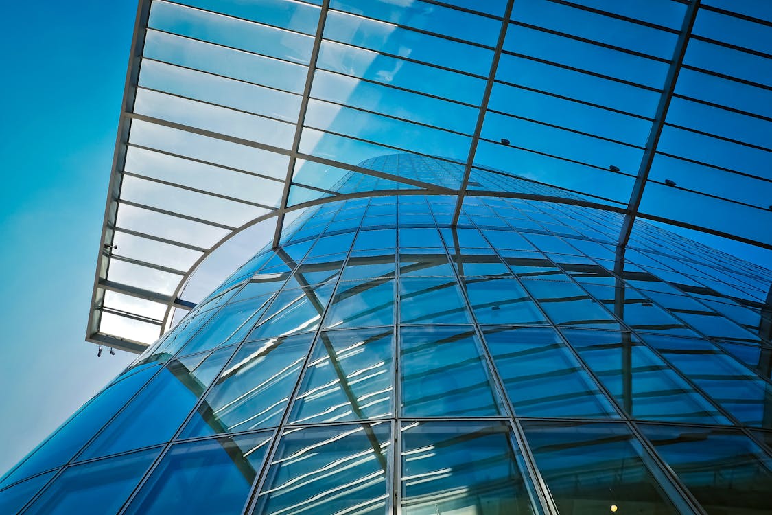 Gratuit Low Angle View Of Glass Building De Grande Hauteur Photos