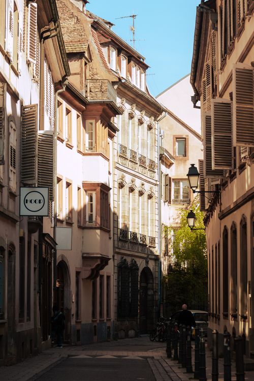 Free Picturesque street in Strasbourg, showcasing historic architecture and inviting ambience. Stock Photo
