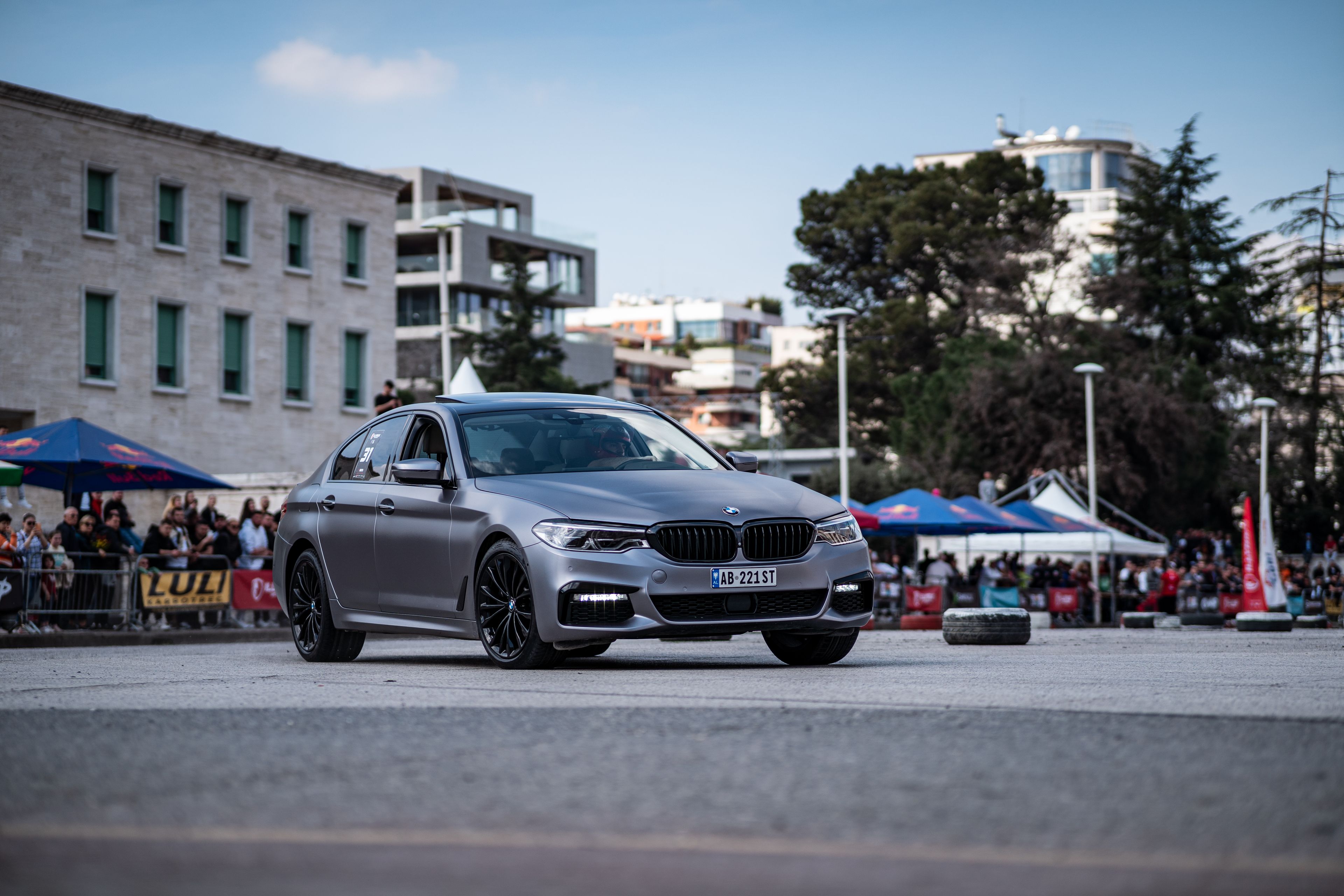 BMW i7 chauffeur driven car