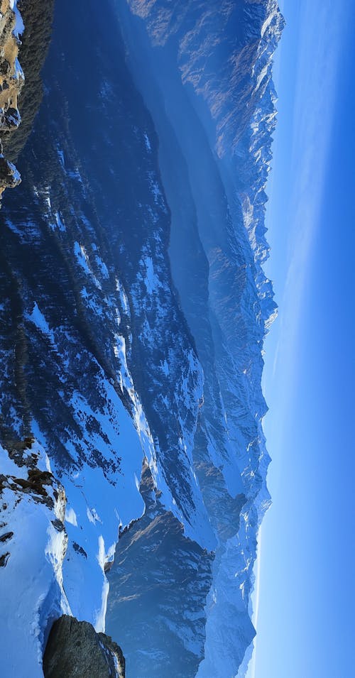Darmowe zdjęcie z galerii z błękitne góry, duże opady śniegu, estetyczne tapety