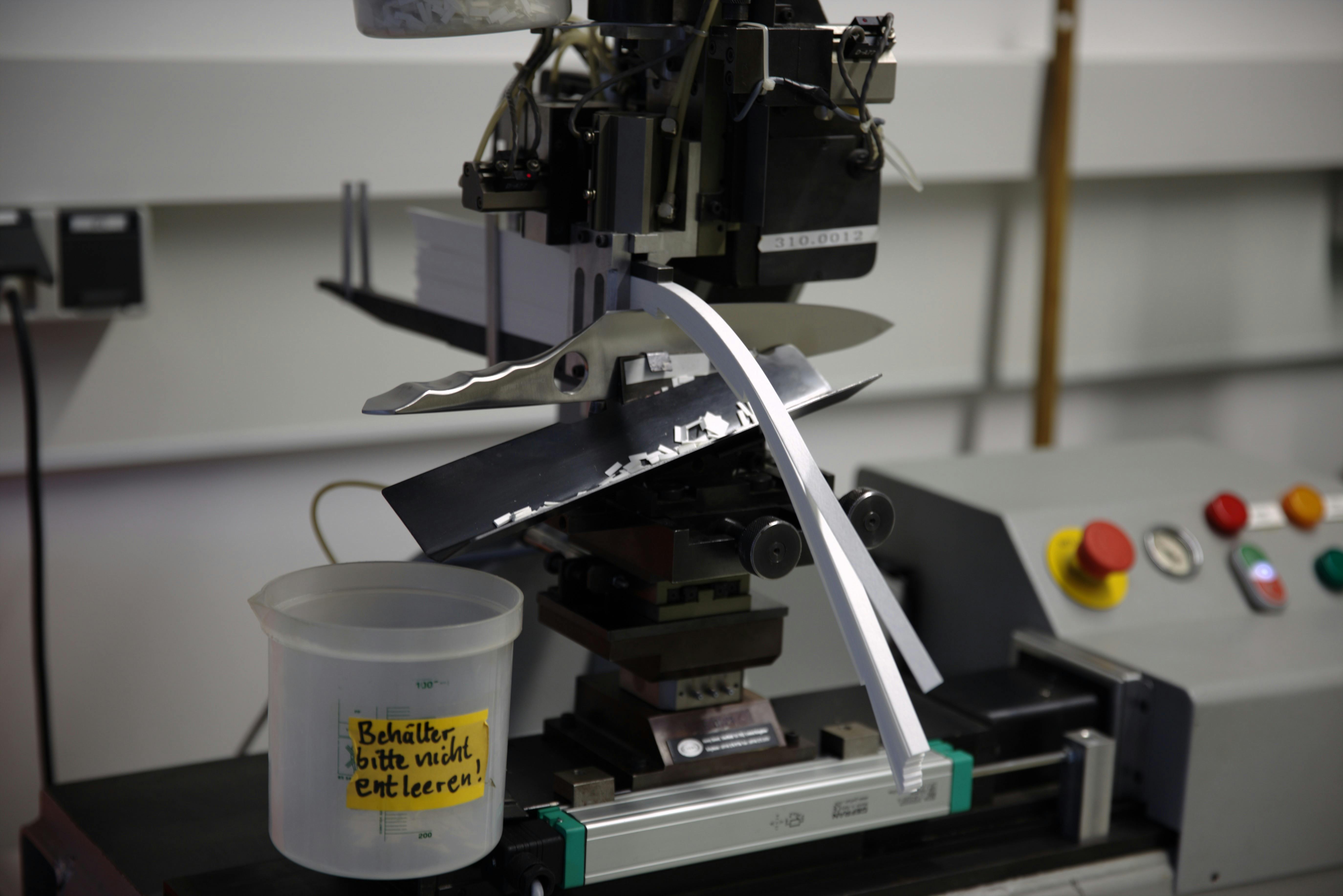 Free Close-up of knife testing machine in Solingen, showcasing precision engineering. Stock Photo