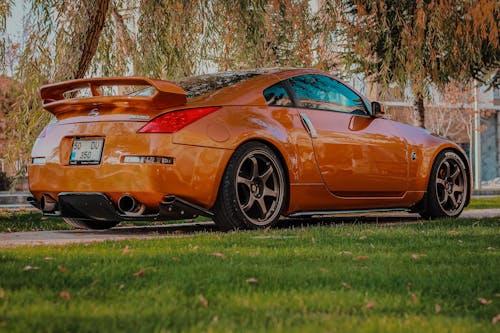 Nissan 350Z Parked in Front of a Lawn in Autumn