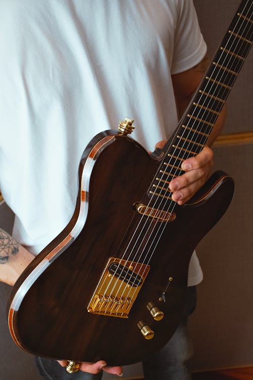 Безкоштовне стокове фото на тему «вертикальні постріл, гітара, електрогітара»
