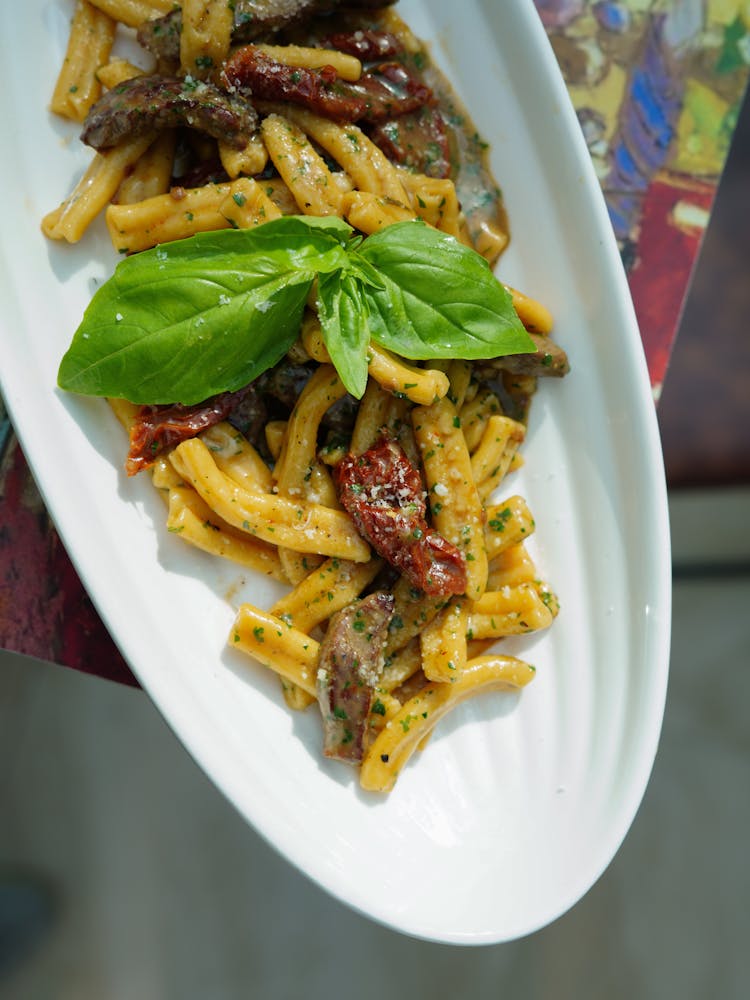 Pasta With Sun Dried Tomatoes And Basil 