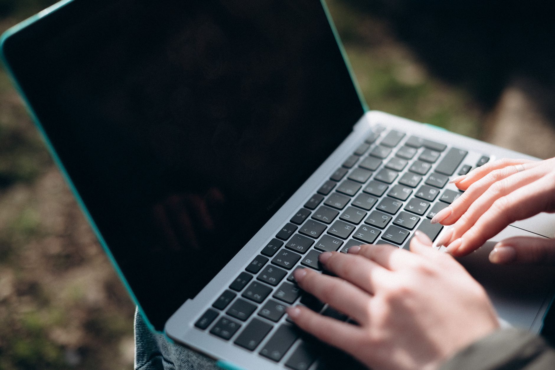 freelancer testing AI writing tool