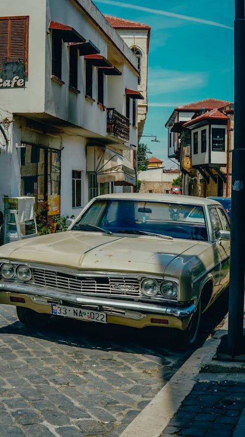 araba, bağbozumu, binalar içeren Ücretsiz stok fotoğraf