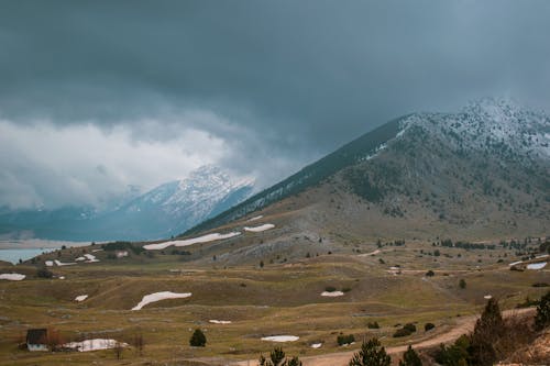 Darmowe zdjęcie z galerii z chmury deszczowe, góry, krajobraz