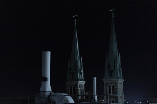 Foto profissional grátis de campanário, capela, céu noturno