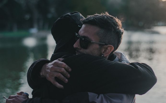 Online dating: starting a conversation on a niche platform