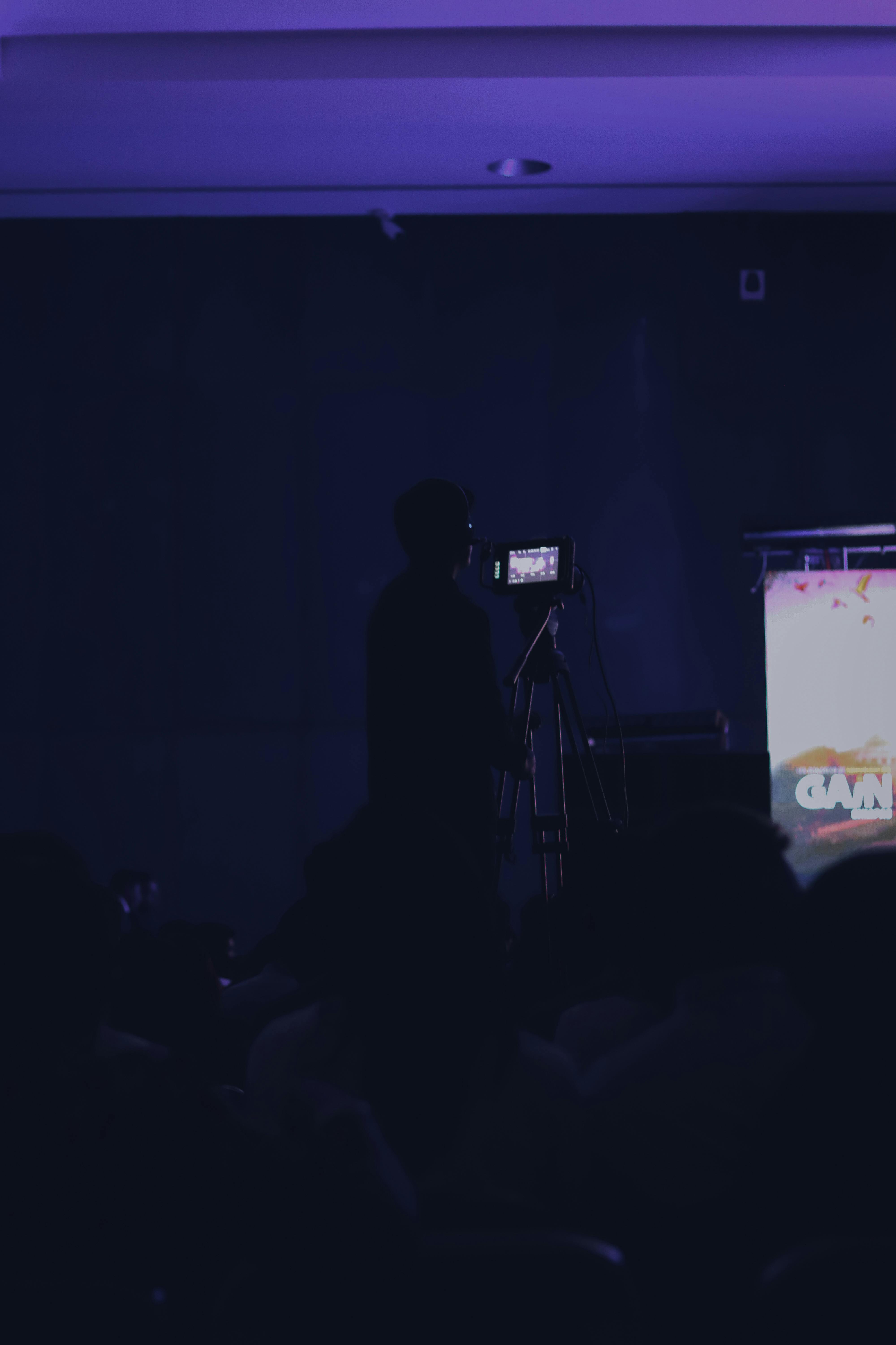 Ücretsiz anları yakalamak, canlı kayıt, düşük ışıkta fotoğrafçılık içeren Ücretsiz stok fotoğraf Stok Fotoğraflar