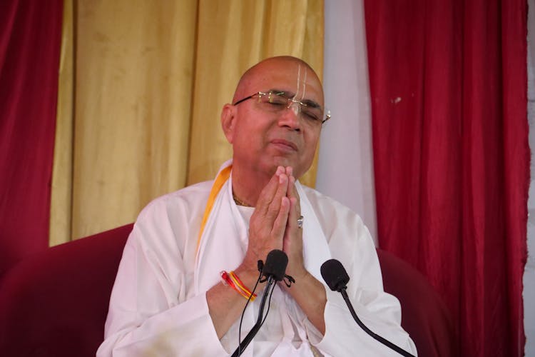 Dr Vrindavan Chandra Das Praying