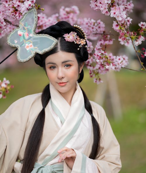 Foto stok gratis berambut cokelat, budaya Jepang, bunga