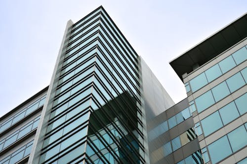 無料 青と黒のガラスの建物の外観 写真素材