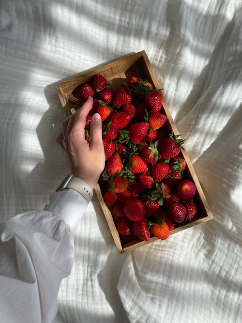 Gratis stockfoto met aardbeien, bovenaanzicht, box