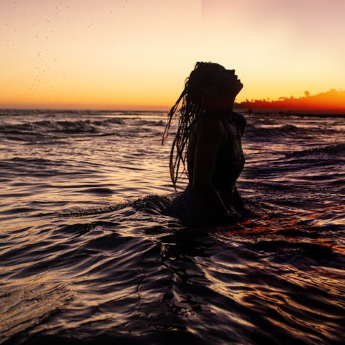 Kostnadsfri bild av hav, kvinna, silhuett