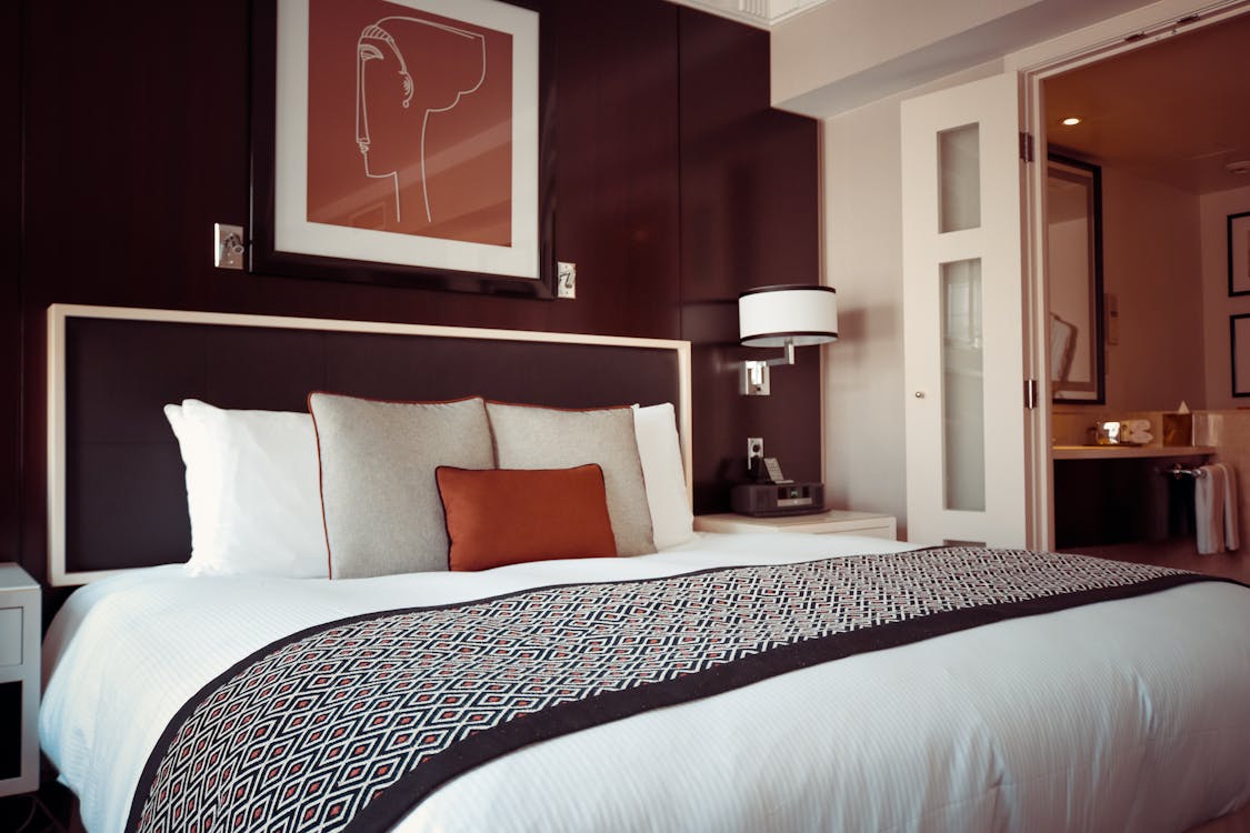 Tips Desain Ruang Tidur yang Nyaman, Free Black and Grey Bedspread on Bed and Pillow Stock Photo