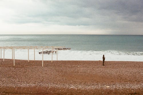 Foto d'estoc gratuïta de dempeus, fer surf, home