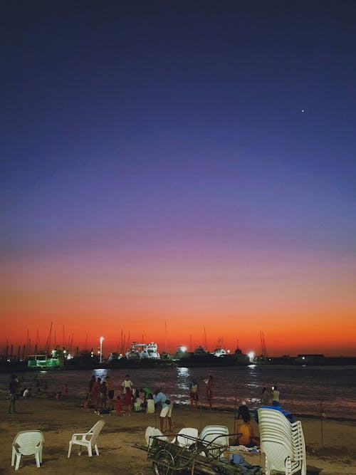 Darmowe zdjęcie z galerii z błękitne niebo, fotografia filmowa, kolor zachodu słońca