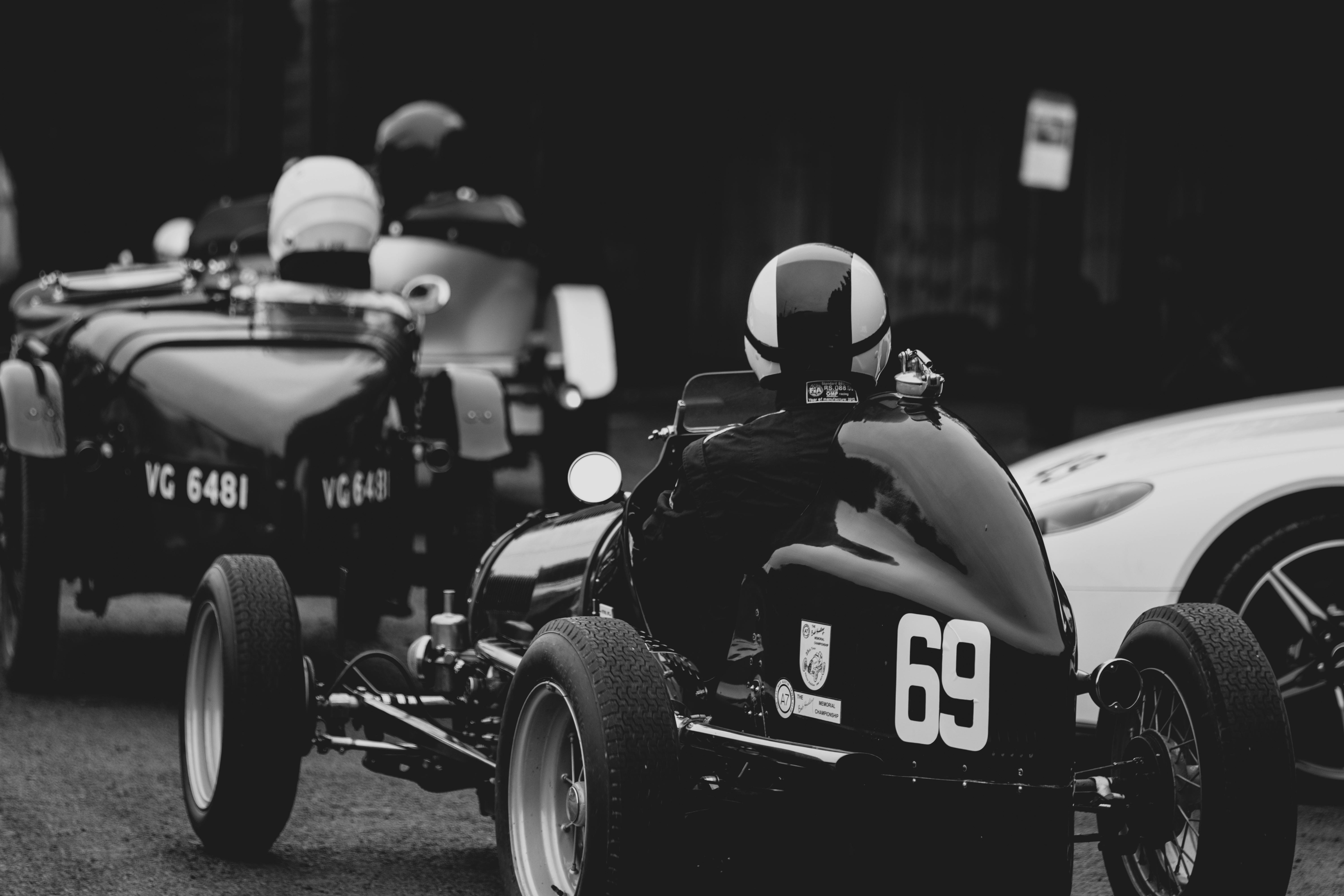 The Golden Age Revived: Reliving the Glory of Vintage Car Racing in the USA