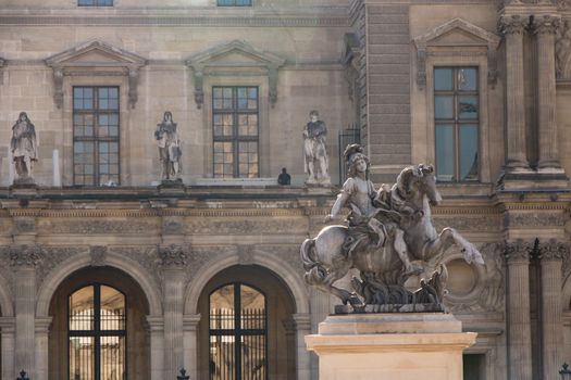 A stunning equestrian statue in front of the Louvre Museum in Paris, France.