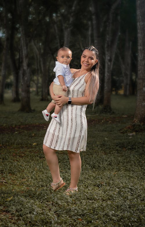 Foto stok gratis bayi, bergaya, bersama