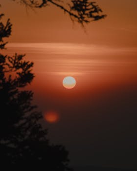 Peaceful sunset with vibrant colors over El Zamorano, Mexico.