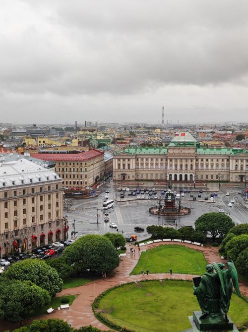 Free View of historic Saint Petersburg landmarks and cityscape under cloudy skies. Stock Photo