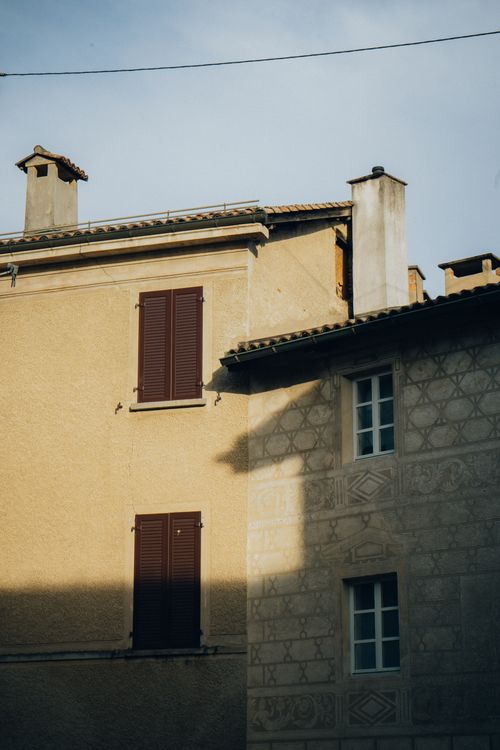 Free A tranquil view of sunlit residential buildings showcasing classic urban architectural details. Stock Photo