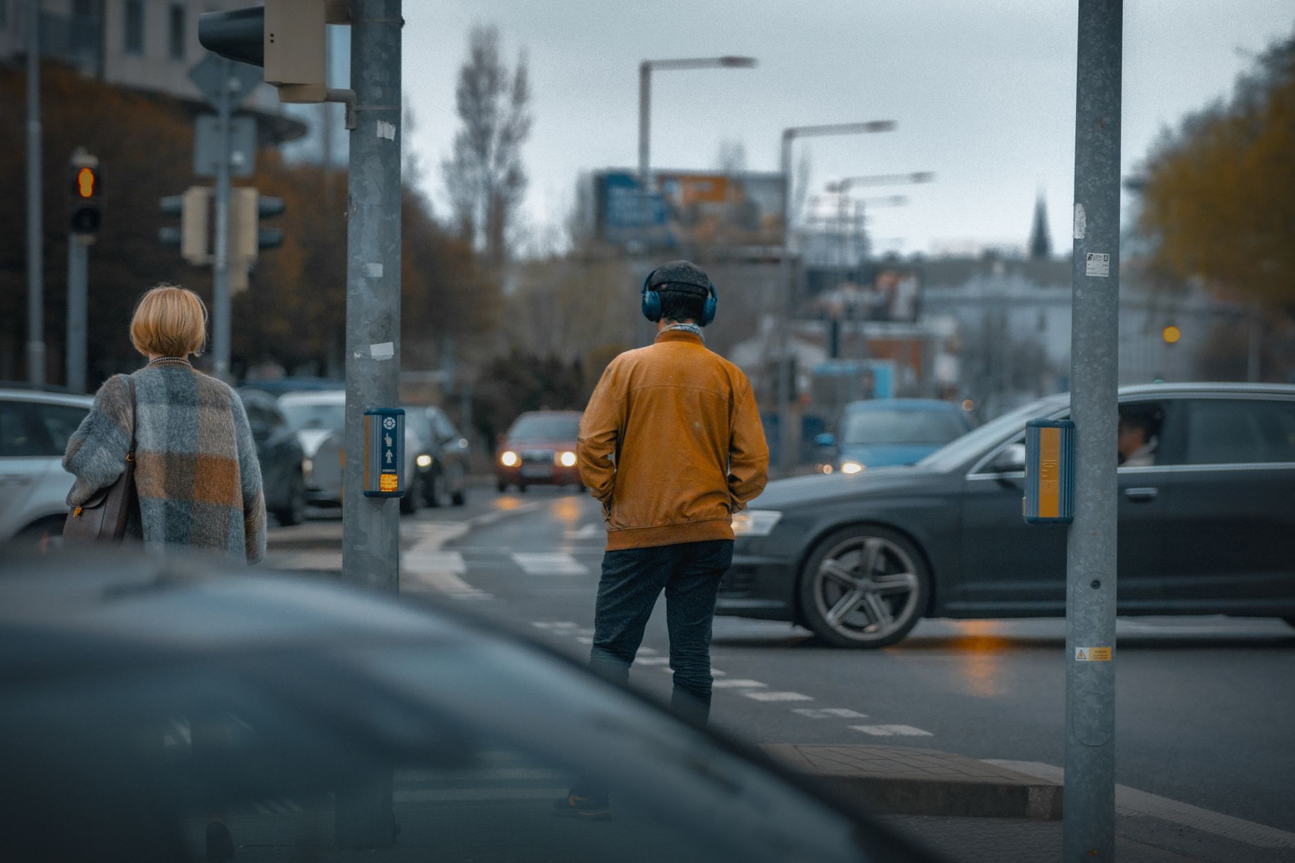 An urban street scene with pedestrians and traffic, capturing the autumn atmosphere.