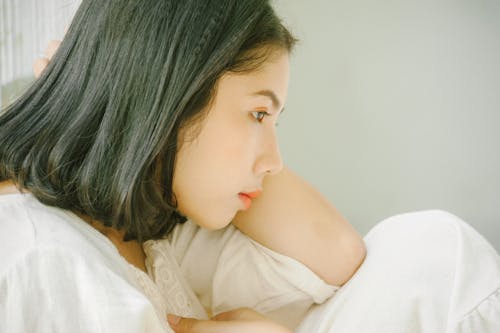 Free Closeup Photo of Woman in White Shirt and Pants Stock Photo