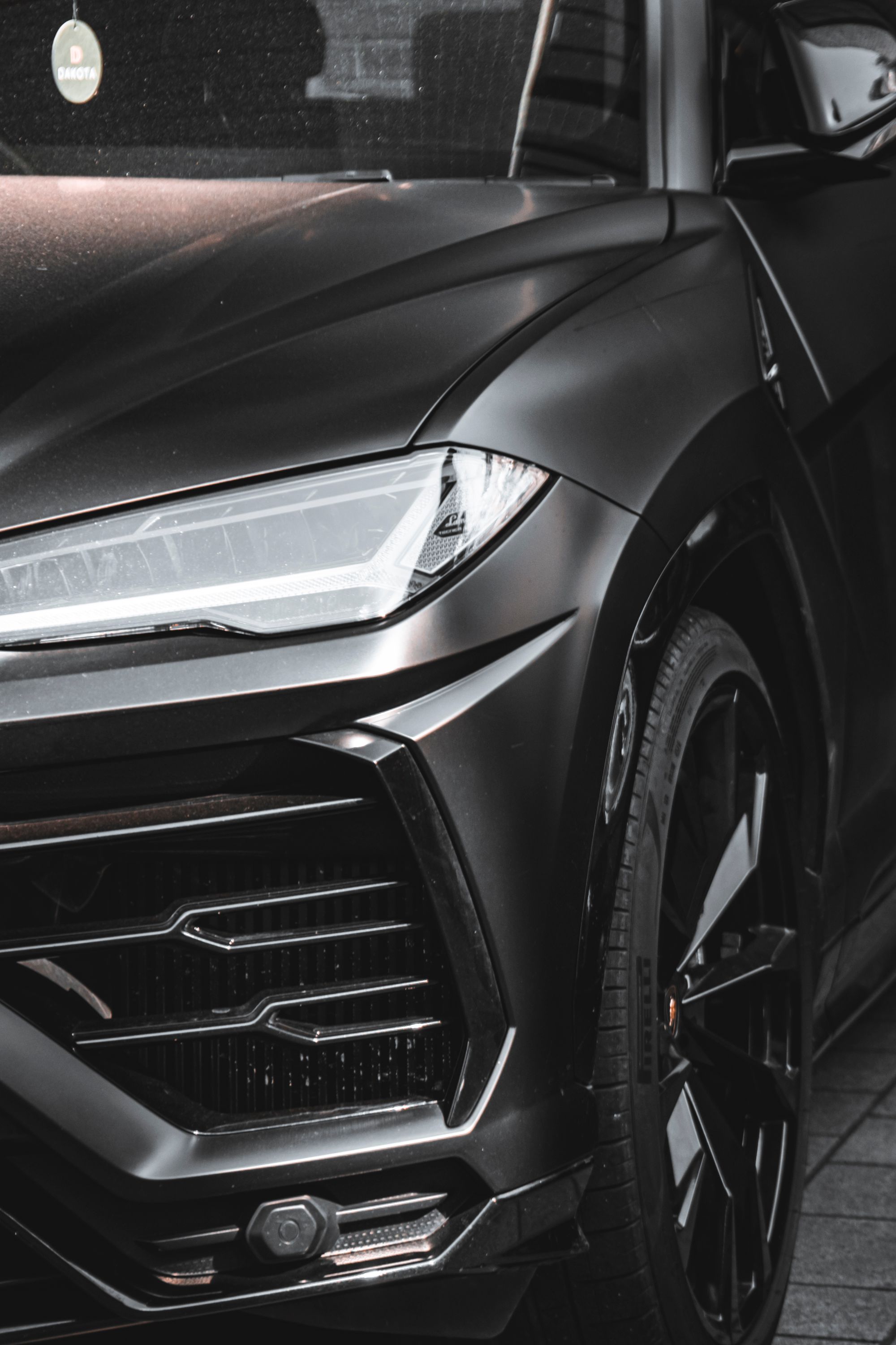 Lamborghini Urus noire illustrant un événement automobile haut de gamme