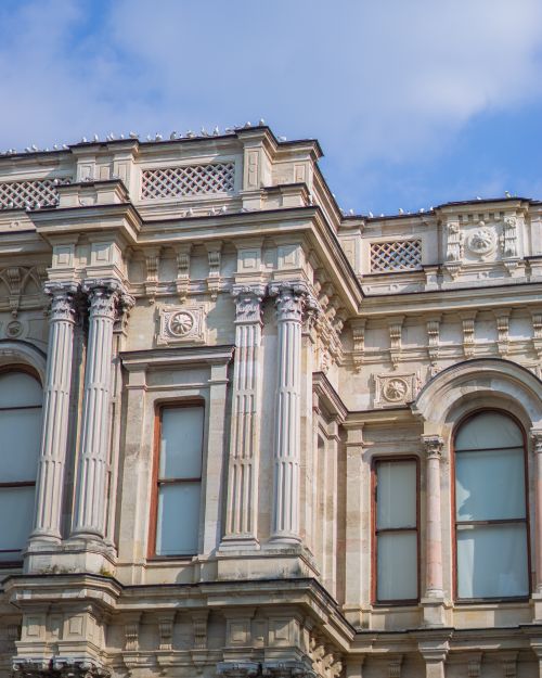 Free Detailed view of Beylerbeyi Palace's ornate columns and architecture in Istanbul, Turkey. Stock Photo