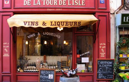 Vins locaux et eaux-de-vie (žganje).