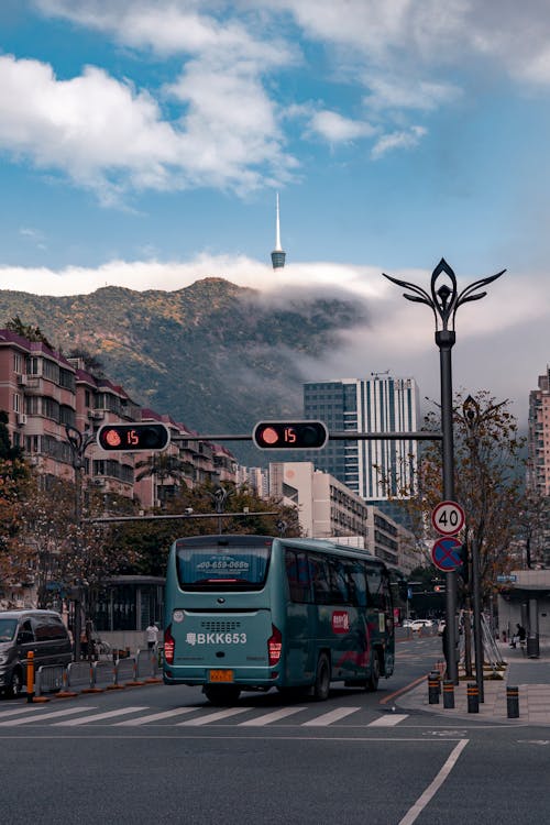 Foto d'estoc gratuïta de autobús, carrer, carrers de la ciutat