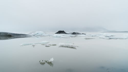 무료 수역의 빙산 스톡 사진