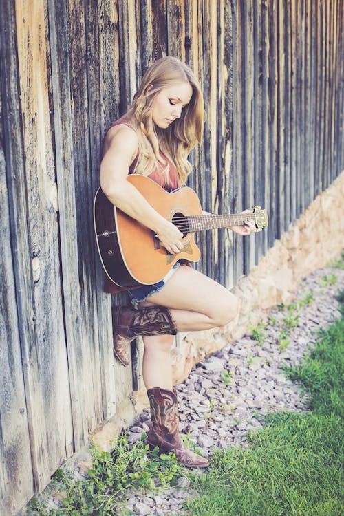 Kostnadsfria Kostnadsfri bild av akustisk gitarr, flicka, fotografering Stock foto