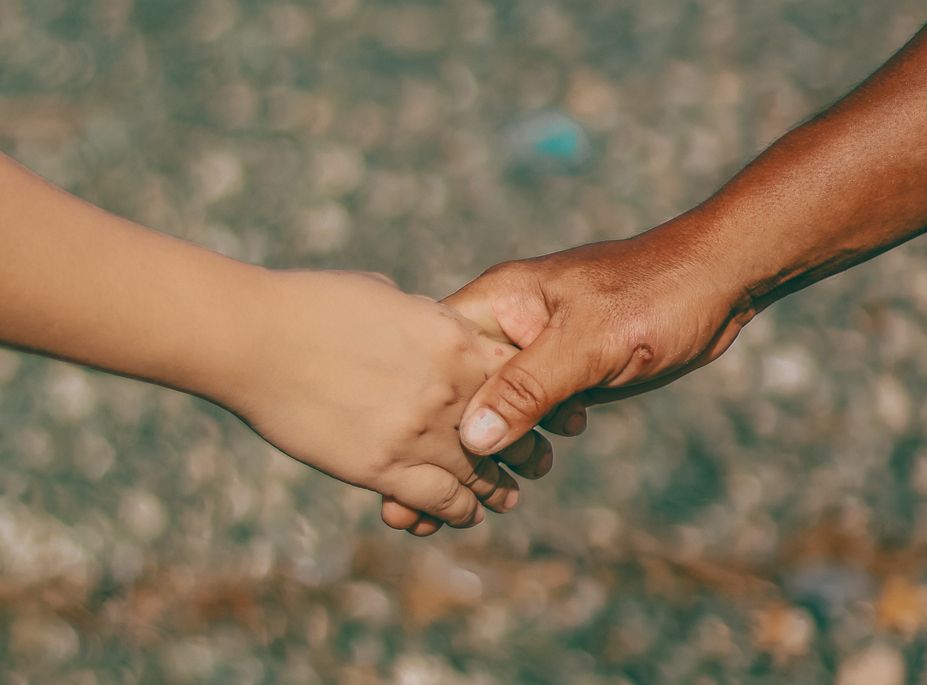 Online dating: starting a conversation on a niche platform