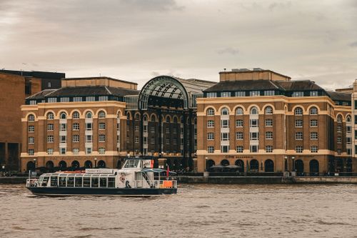 Free A picturesque view of Hays Galleria with a ferry on the Thames River in London, UK. Stock Photo