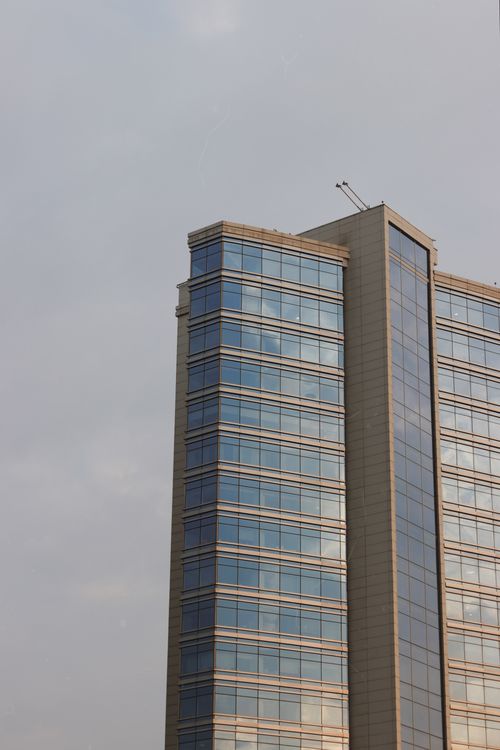 Free Contemporary skyscraper in Moscow showcasing modern architecture against a muted sky. Stock Photo