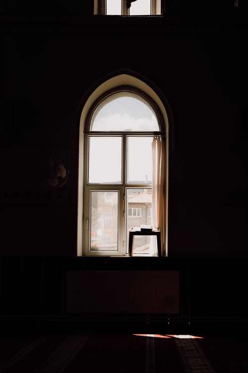 Free A serene arched window in an interior space in Isparta, showcasing natural light. Stock Photo
