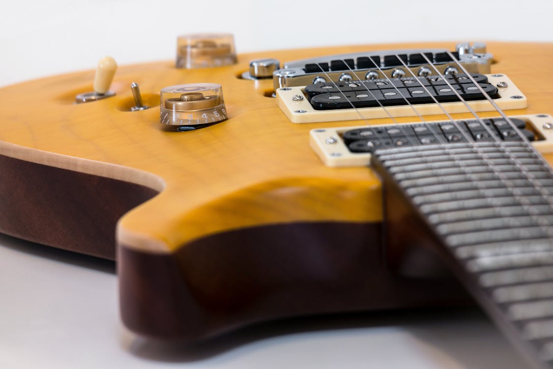 Bezpłatne Brązowa Gitara Elektryczna Zdjęcie z galerii