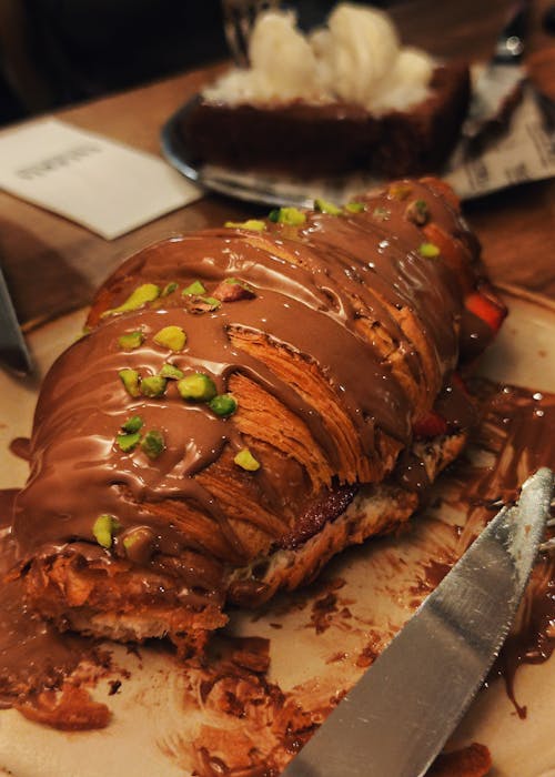 Gratis stockfoto met cake, chocolade, croissant