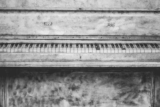 Grayscale Piano Keys · Free Stock Photo