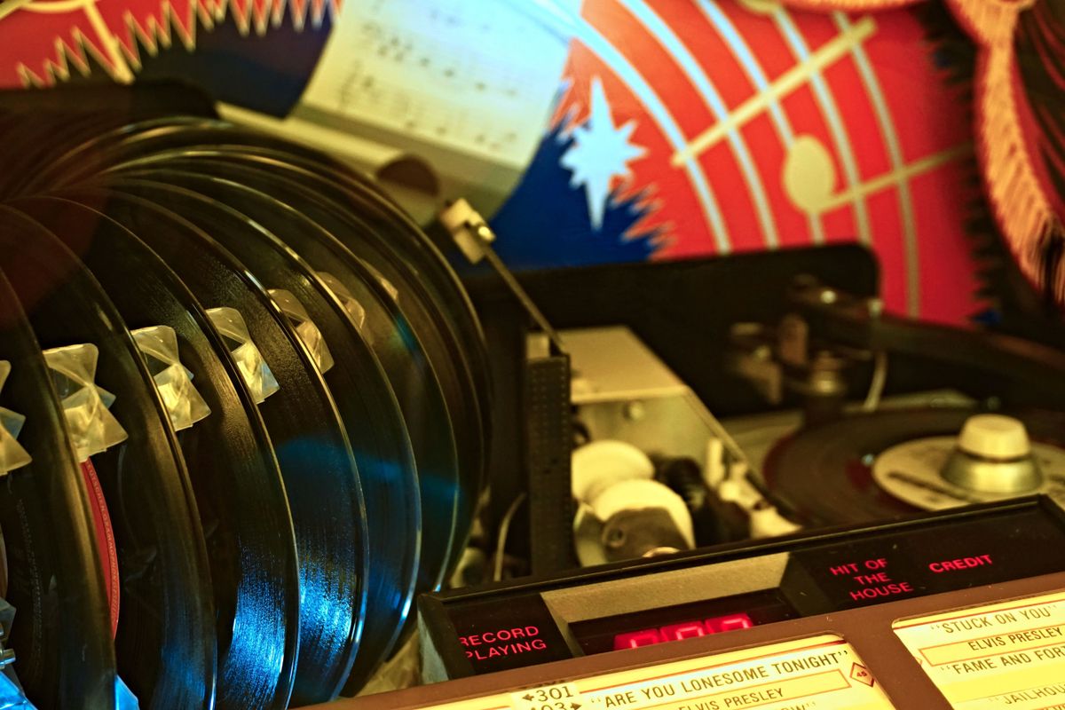 Bubbles, Chrome, and 45 RPMs: How Vinyl Records and Jukeboxes Formed the Soundtrack of America