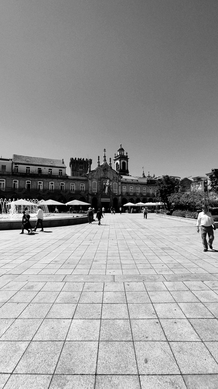 From Braga to Paris: young Brazilian artist exhibits at the Louvre's Carousel