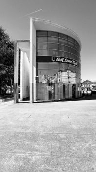 Black and white photo of a modern building with reflective glass in Braga, Portugal.