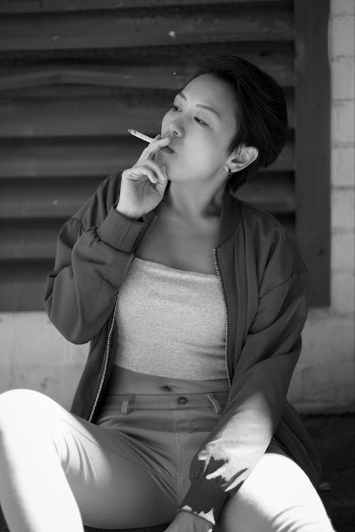 Gratis stockfoto met Aziatisch, Aziatisch meisje, roken