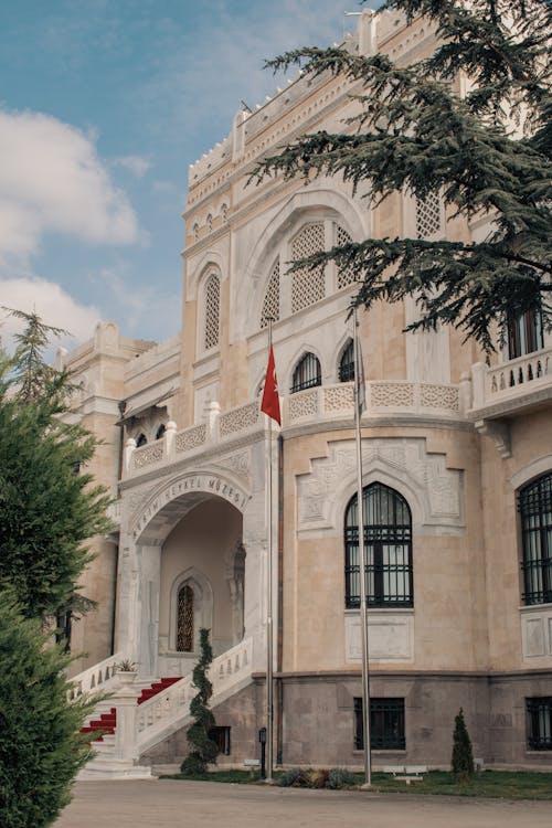 ankara, bayrak direkleri, bina cephesi içeren Ücretsiz stok fotoğraf