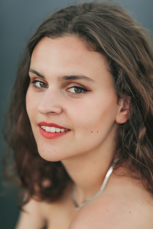Free Elegant portrait of a smiling woman with brown hair and makeup in Hanover, Germany. Stock Photo